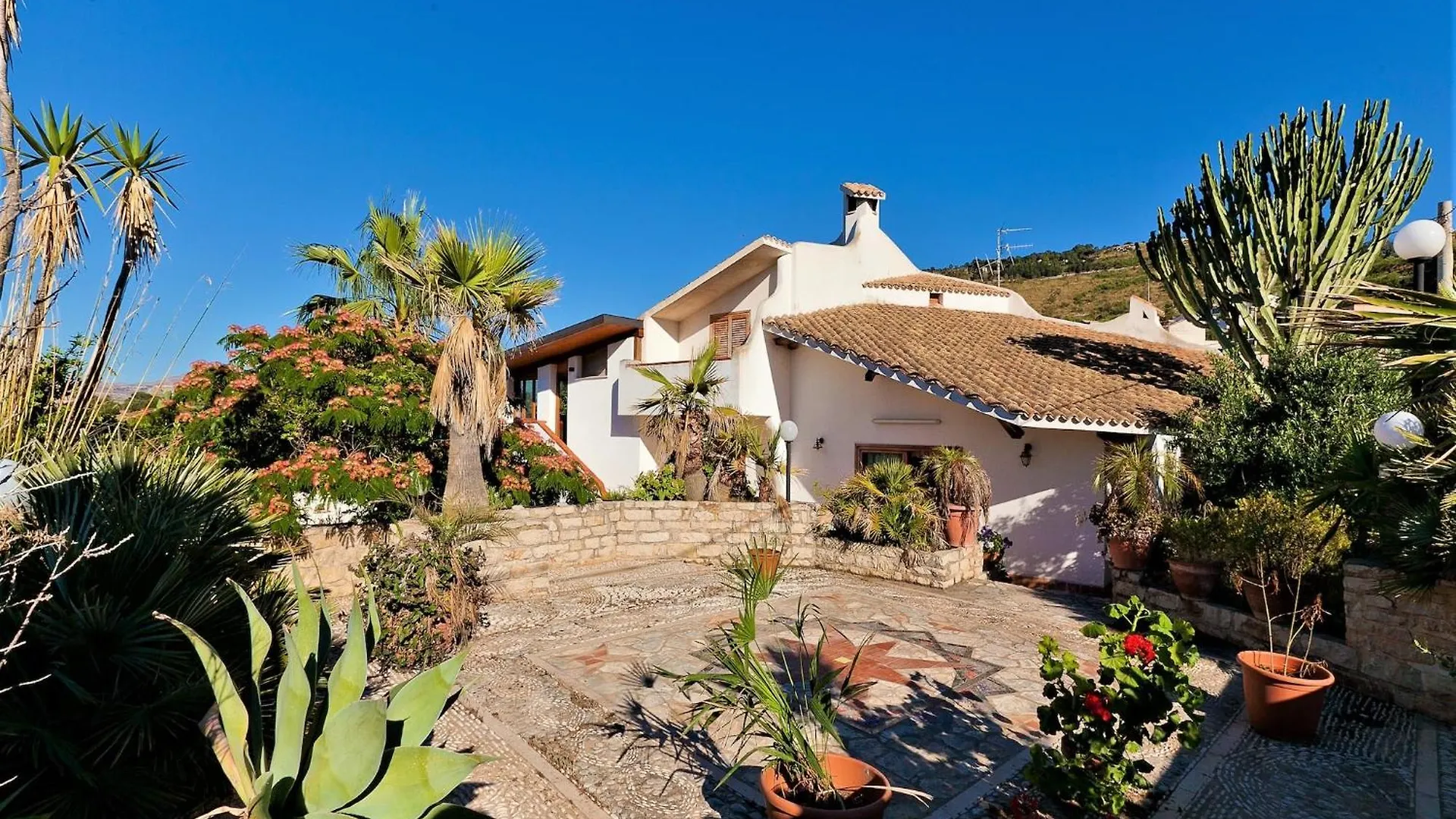 Equipped Villa With Private Pool And Panoramic Sea Views Tonnara di Bonagia